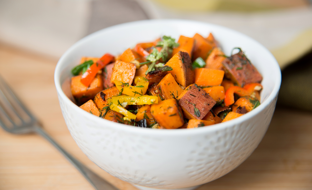 Sweet,Potato,Hash,With,Fresh,Herbs,,Peppers,And,Onions