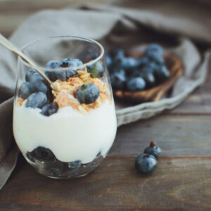 Yogurt,With,Granola,And,Fresh,Blueberries,,In,Glass,Bowl,